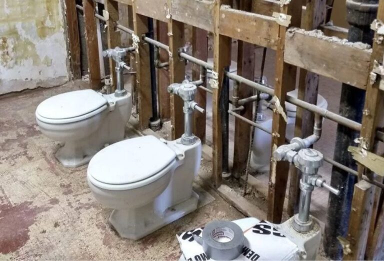 Emergency Plumbing 101: What to Do When Pipes Burst